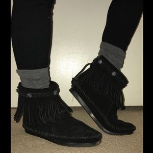 Minnetonka fringe moccasin booties size 6.5